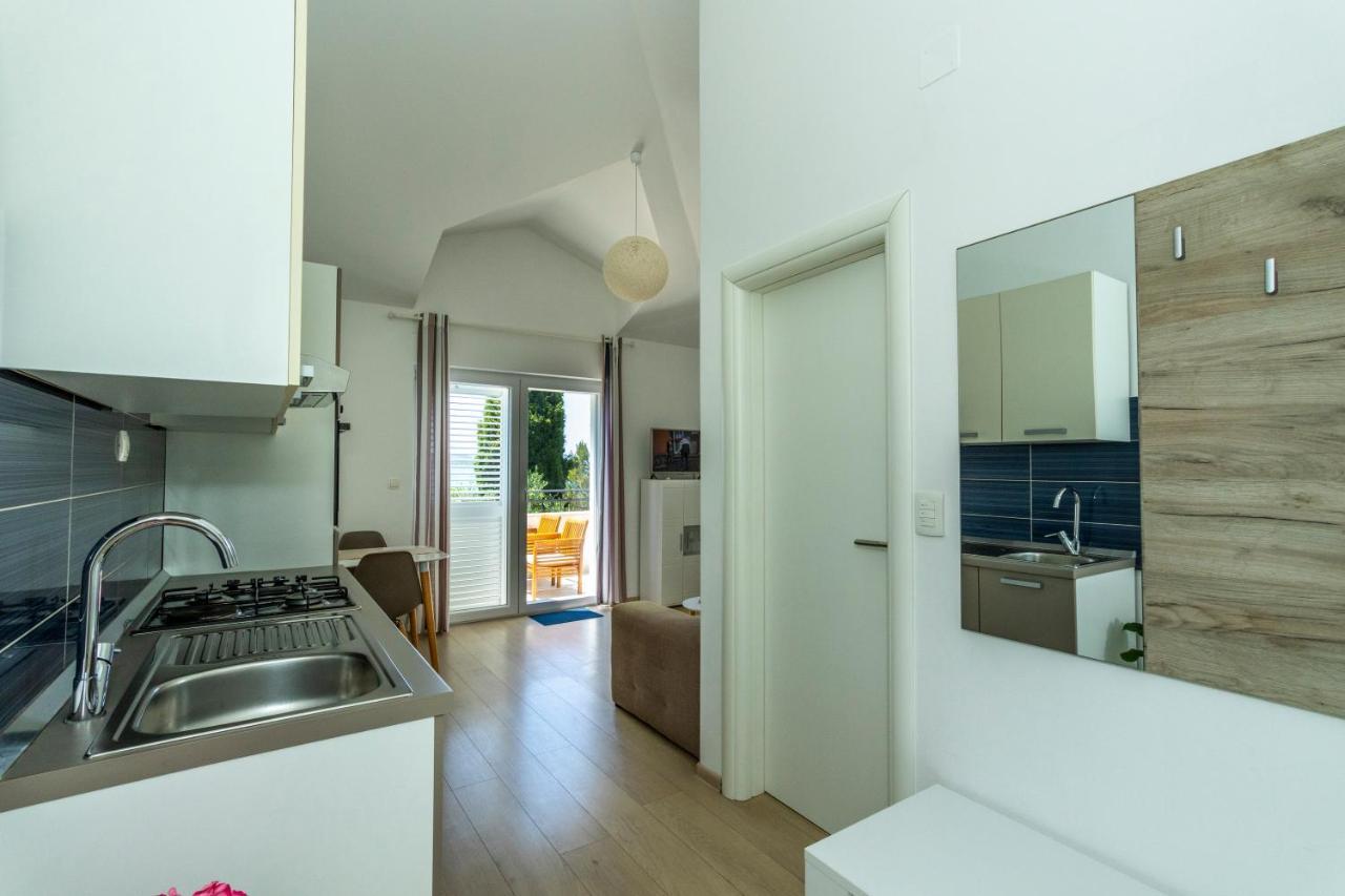 Apartments La Mirage Pirovac Exterior photo