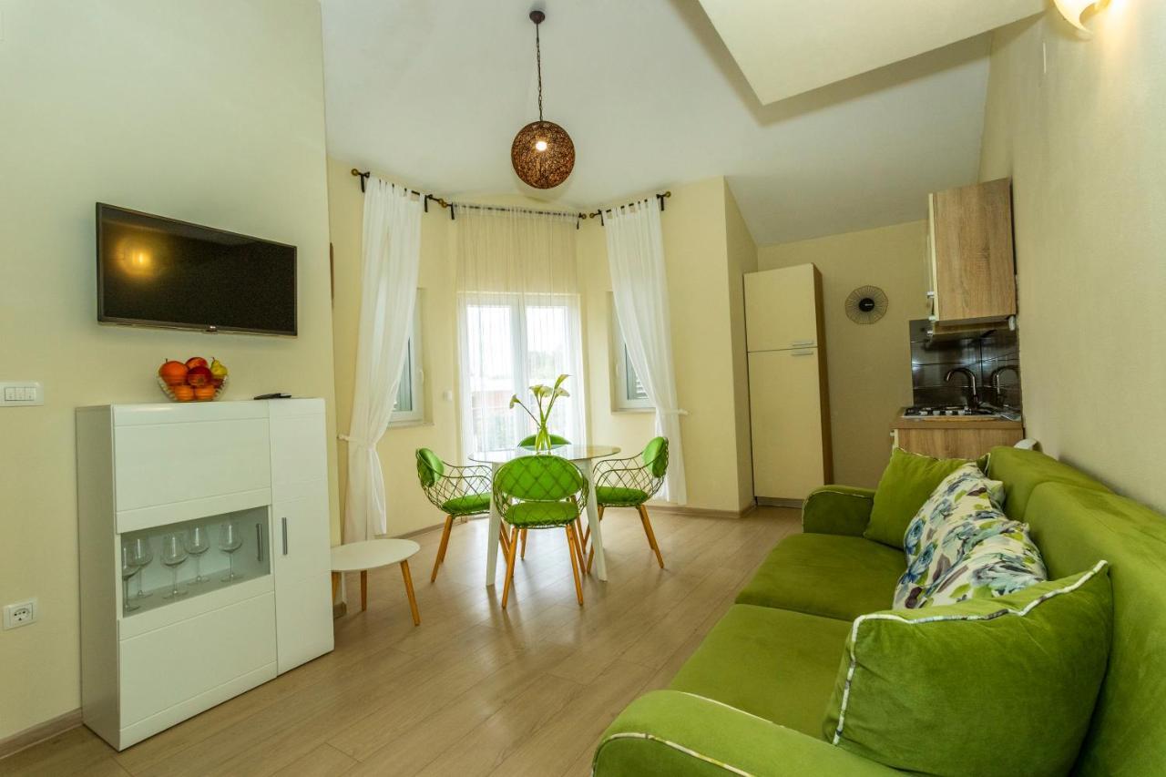 Apartments La Mirage Pirovac Exterior photo